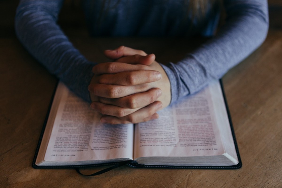 How to Pray Effectively According to the Bible