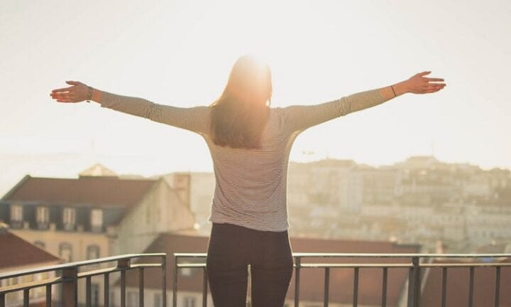 8 Tips to Let Go of the Past and Move Forward to a Better Life