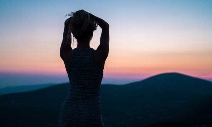 Mujer emocionalmente fuerte