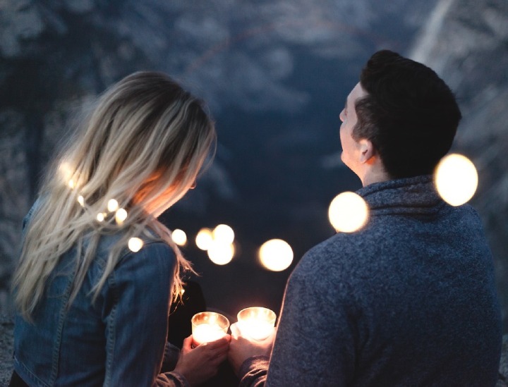19 Clear-Cut Signs an Alpha Male Likes You