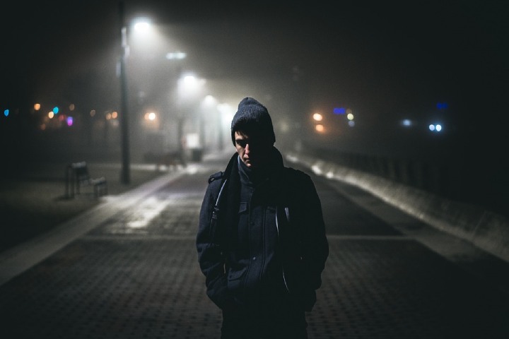 14 Detrimental Signs a Man is Hurt Emotionally