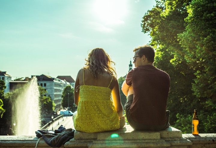 20 Admirable Signs That a Man is Pursuing You