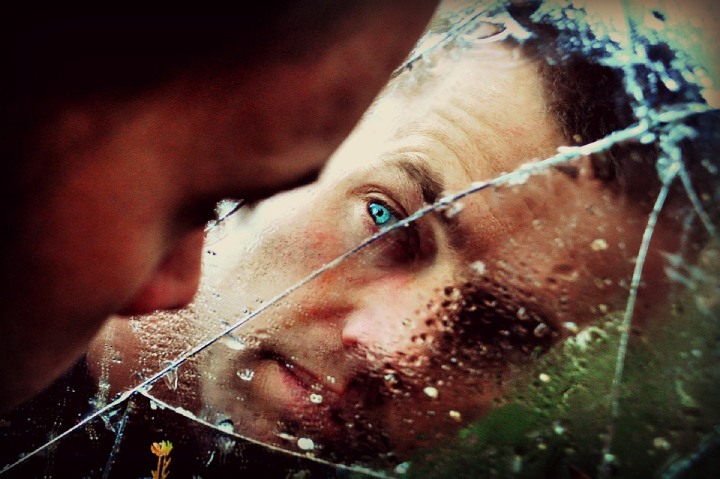 17 Dreadful Signs of An Emotionally Broken Man